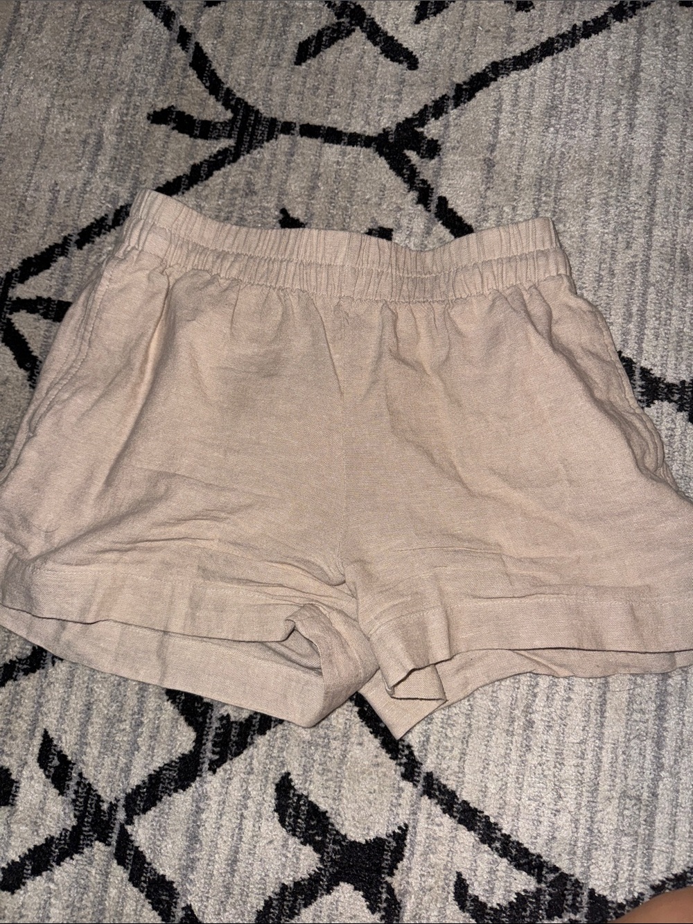 Old Navy High-Rise Linen-Blend Shorts in Light Beige